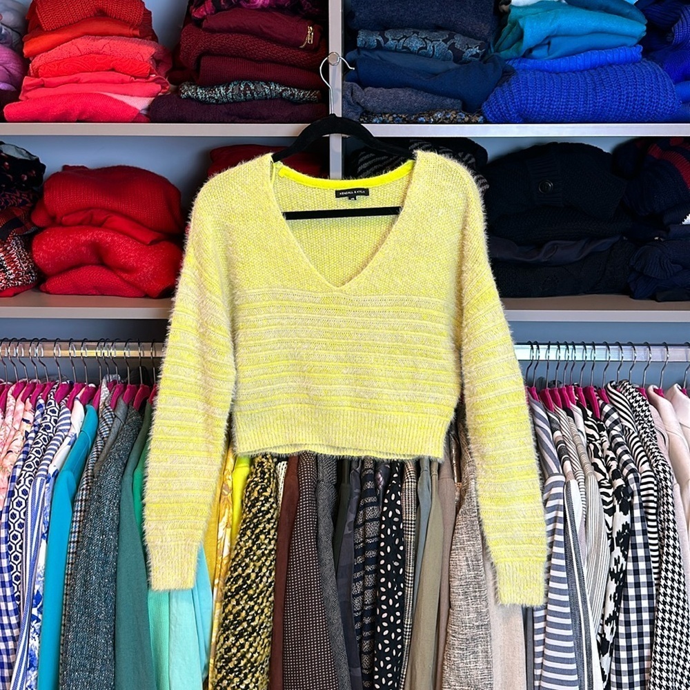Kendell & Kylie yellow/white striped long sleeve v neck eyelash sweater size XS - Picture 1 of 3